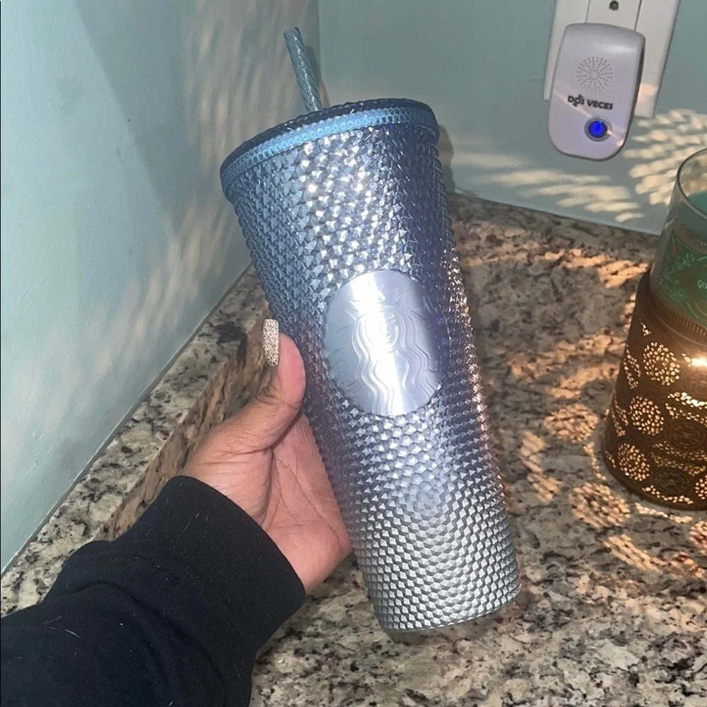 Starbucks Holiday 2023 Icy Blue Silver Venti Studded Cold Cup Ombre Icicle